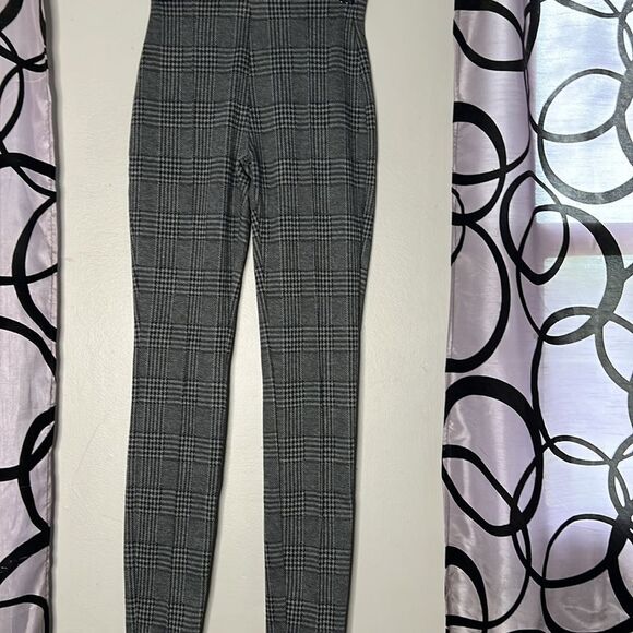 Tahari pull on style houndstooth trousers, size extra small - Picture 3 of 12